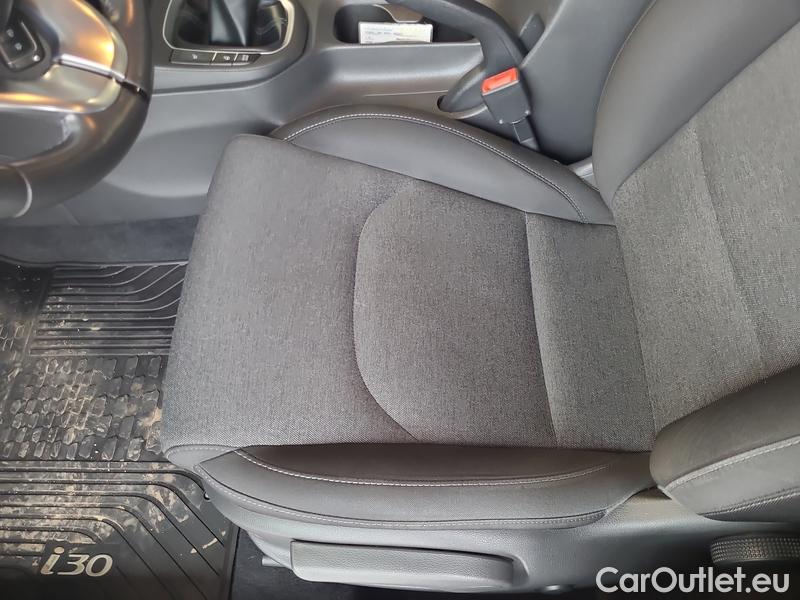  Hyundai  i30  (PD)(01.2017  ->)  kom.1.5T-GDI Smart 5d #4