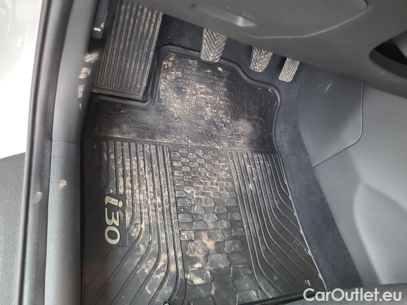  Hyundai  i30  (PD)(01.2017  ->)  kom.1.5T-GDI Smart 5d #8