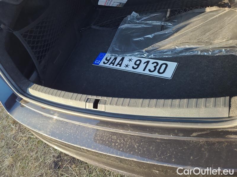  Skoda  Octavia  Lim. (NX3)(2020) Oct. 2.0TDI 147 RS AT #9