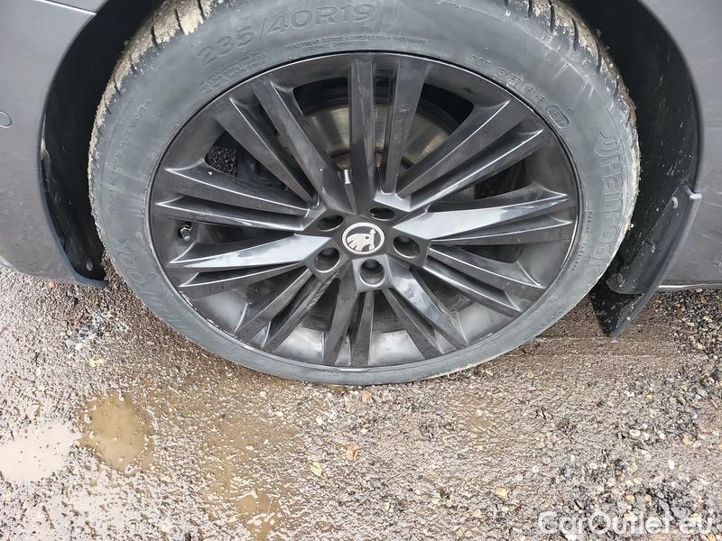  Skoda  Superb  Combi (3V5)(2015) Su.com.2.0TDI 147 4x4 L&K Aut #1