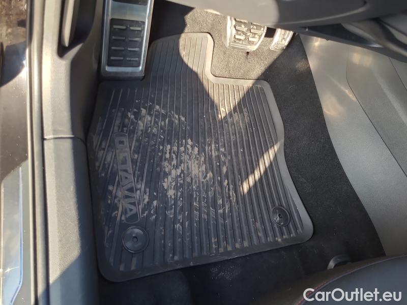  Skoda  Octavia  Lim. (NX3)(2020) Oct. 2.0TDI 147 RS AT #3