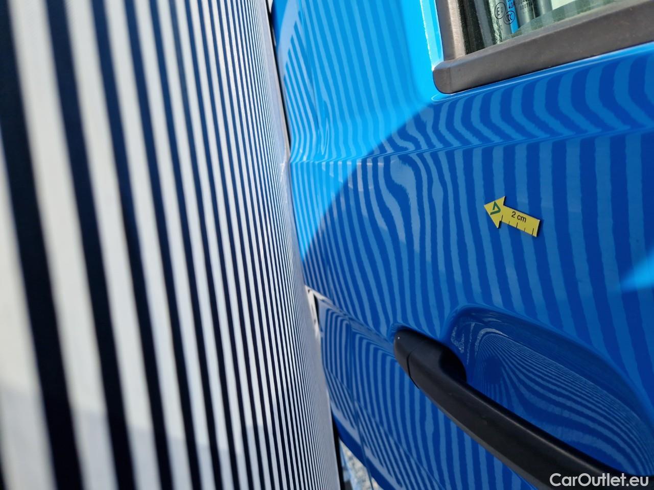  Volkswagen  Crafter 2.0l 3.5 75kW L4H4 FWD #24