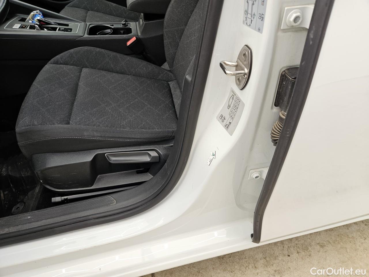  Volkswagen  Golf  Life 1.5 eTSI ACT DSG mild-Hybrid #4