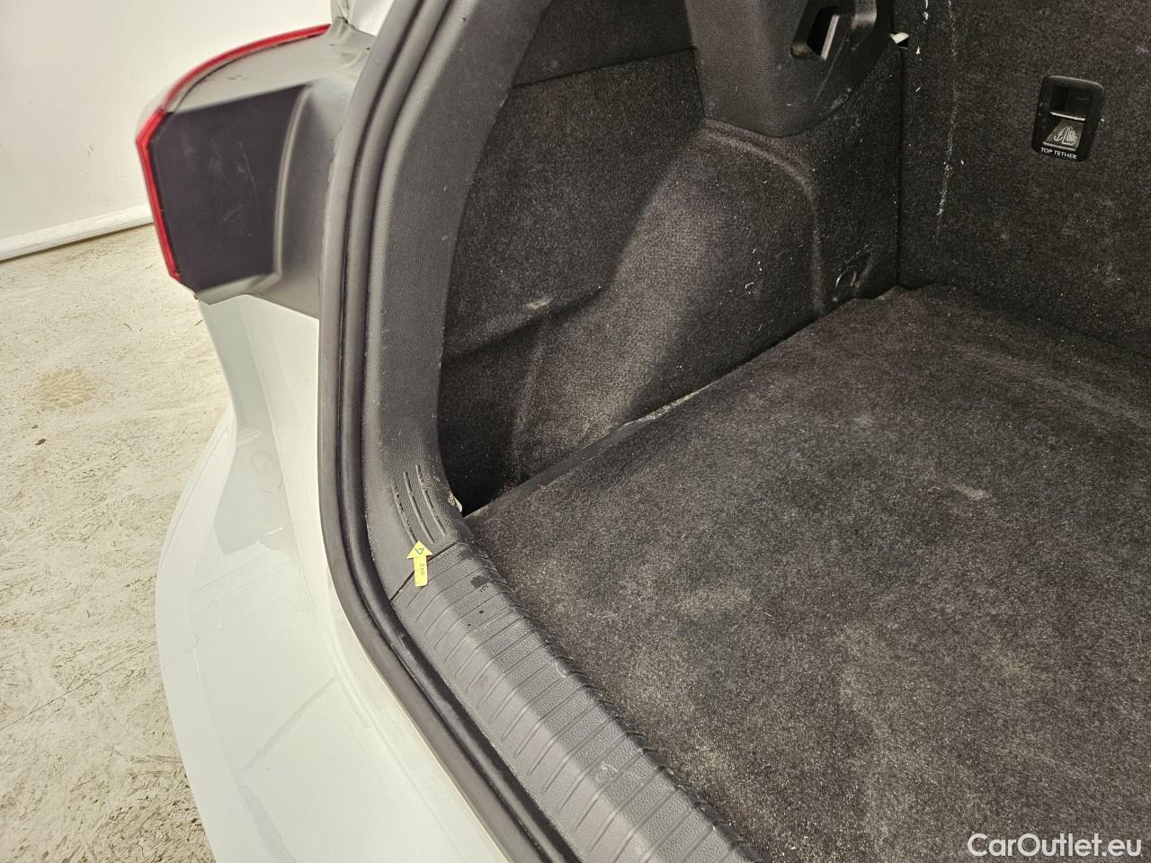  Volkswagen  Golf  Life 1.5 eTSI ACT DSG mild-Hybrid #52