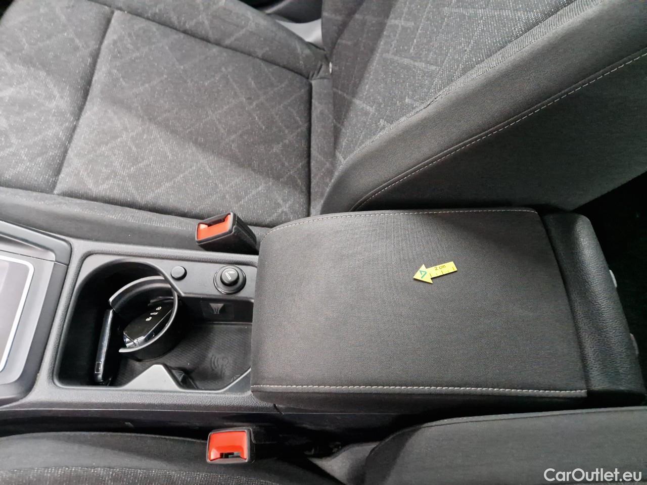  Volkswagen  Golf  2.0 TDI 116HP DSG Life Variant #33