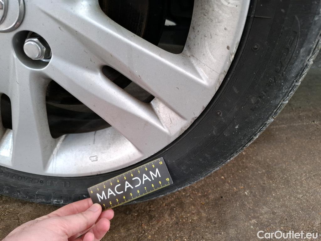  Toyota  IQ TOYOTA  3p Berline 100 VVT-i MultiDrive Iconic Pack #33