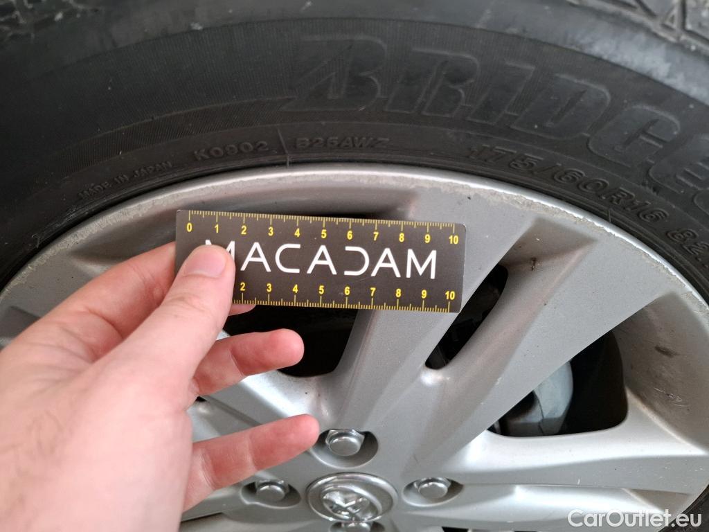  Toyota  IQ TOYOTA  3p Berline 100 VVT-i MultiDrive Iconic Pack #28