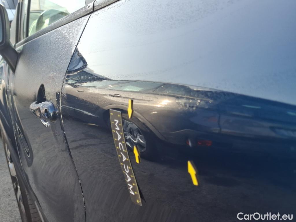  Renault  Captur RENAULT  / 2017 / 5P / Crossover Business dCi 90 #23