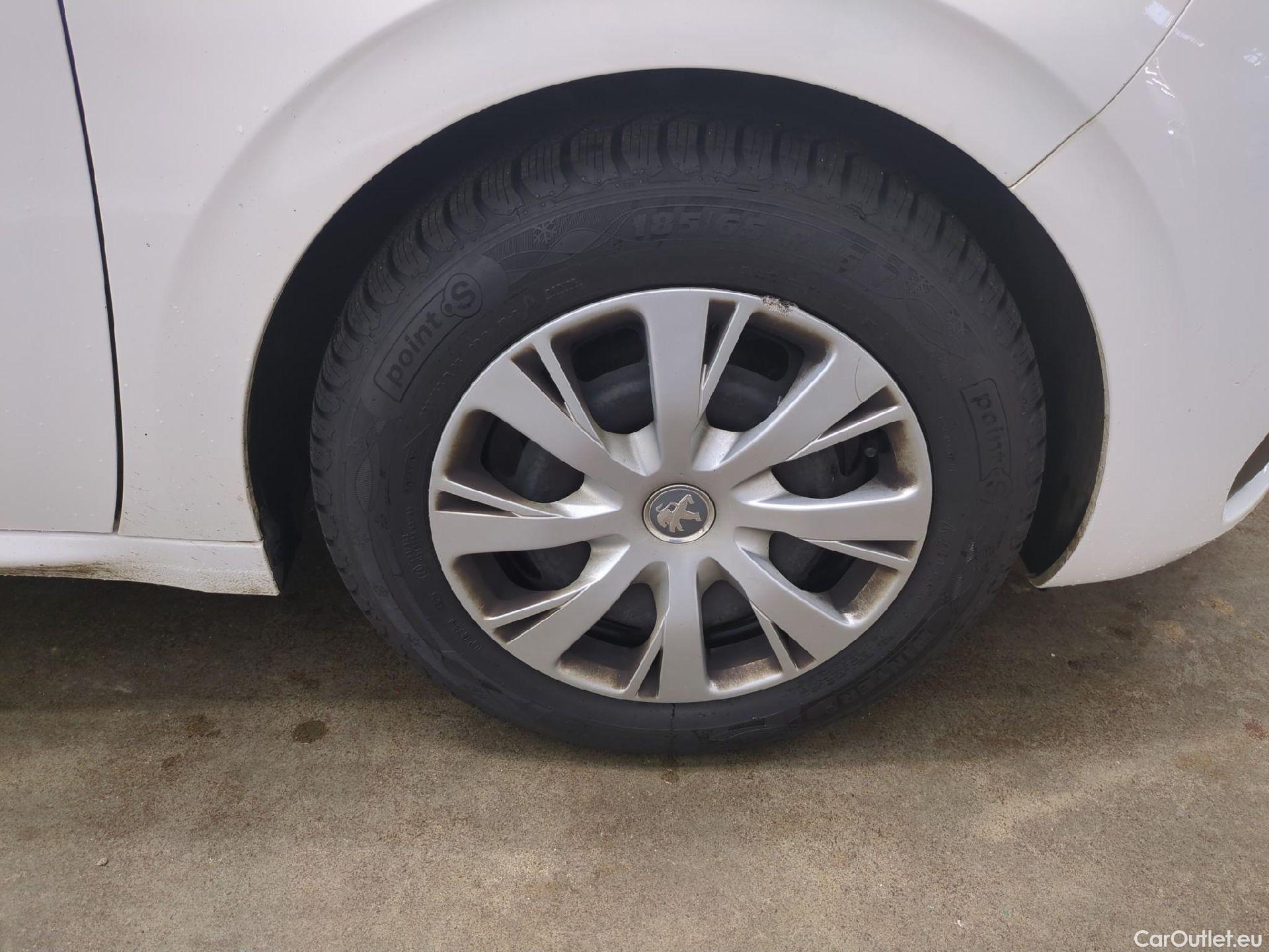  Peugeot  208  Affaire Premium Pack 1.2 80CV BVM5 E6dT #24