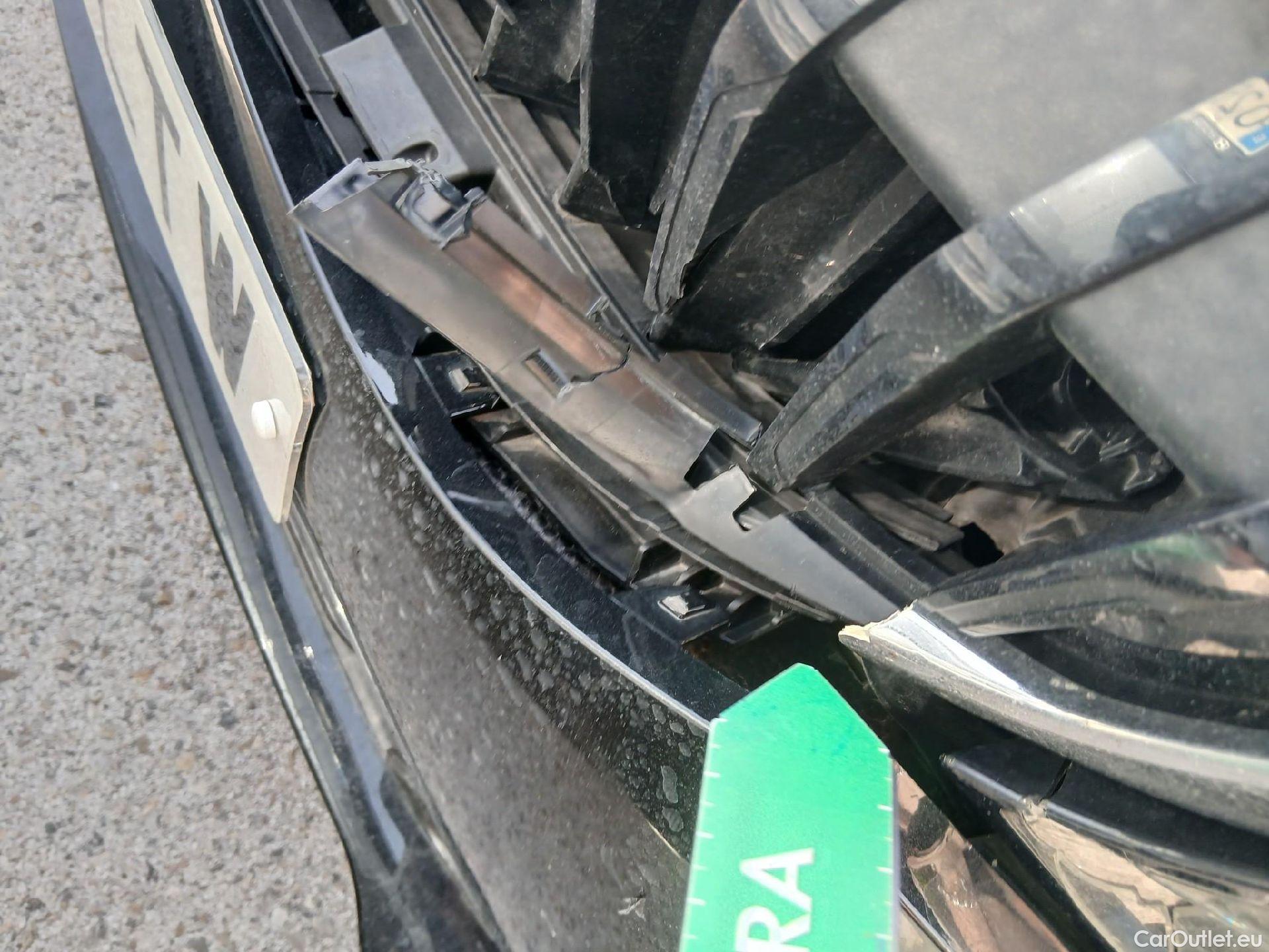  Bmw  Serie 3 BMW  / 2018 / 4P / sedán 318d Auto. #15