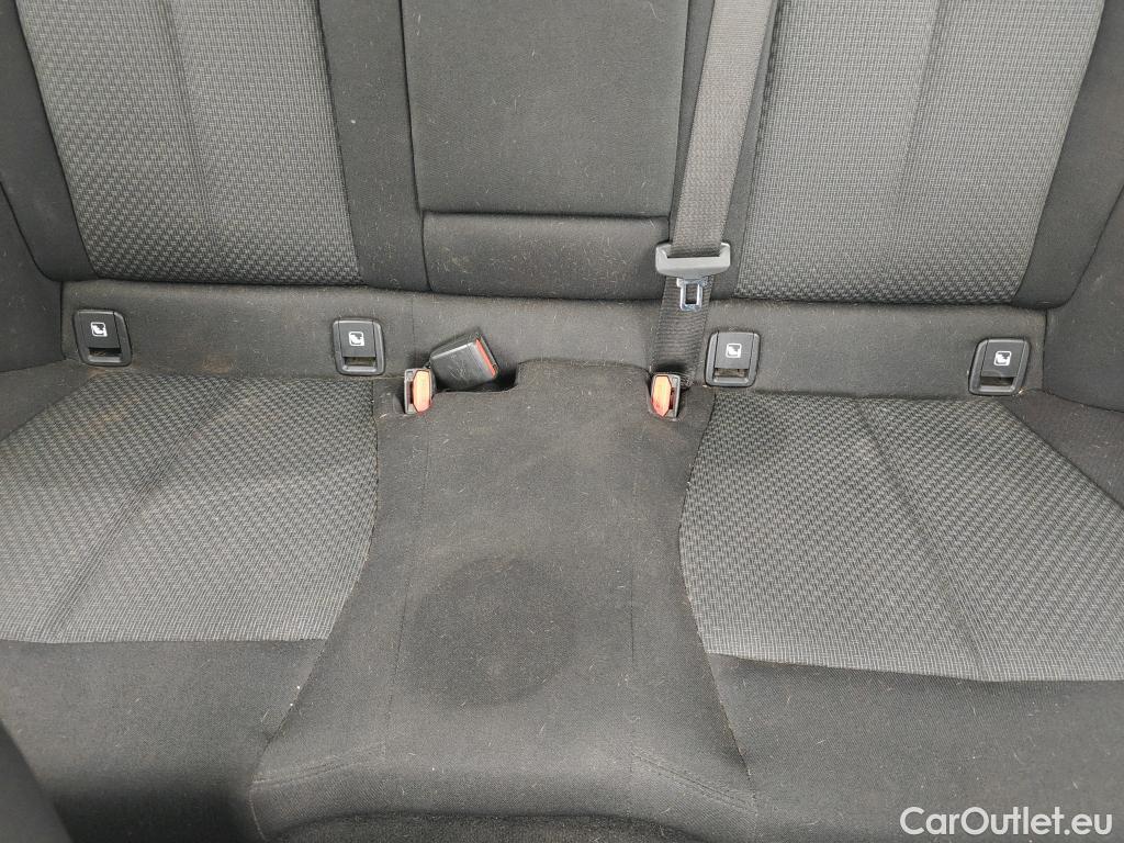  Bmw  Serie 1 BMW  / 2019 / 5P / berlina con portón 118i #8