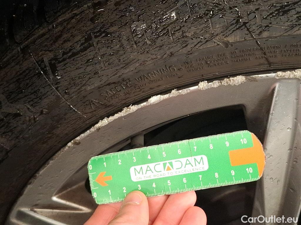  Volkswagen  Tiguan VOLKSWAGEN  Allspace / 2017 / 5P / SUV 2.0 TDI 150 DSG7 Carat #4