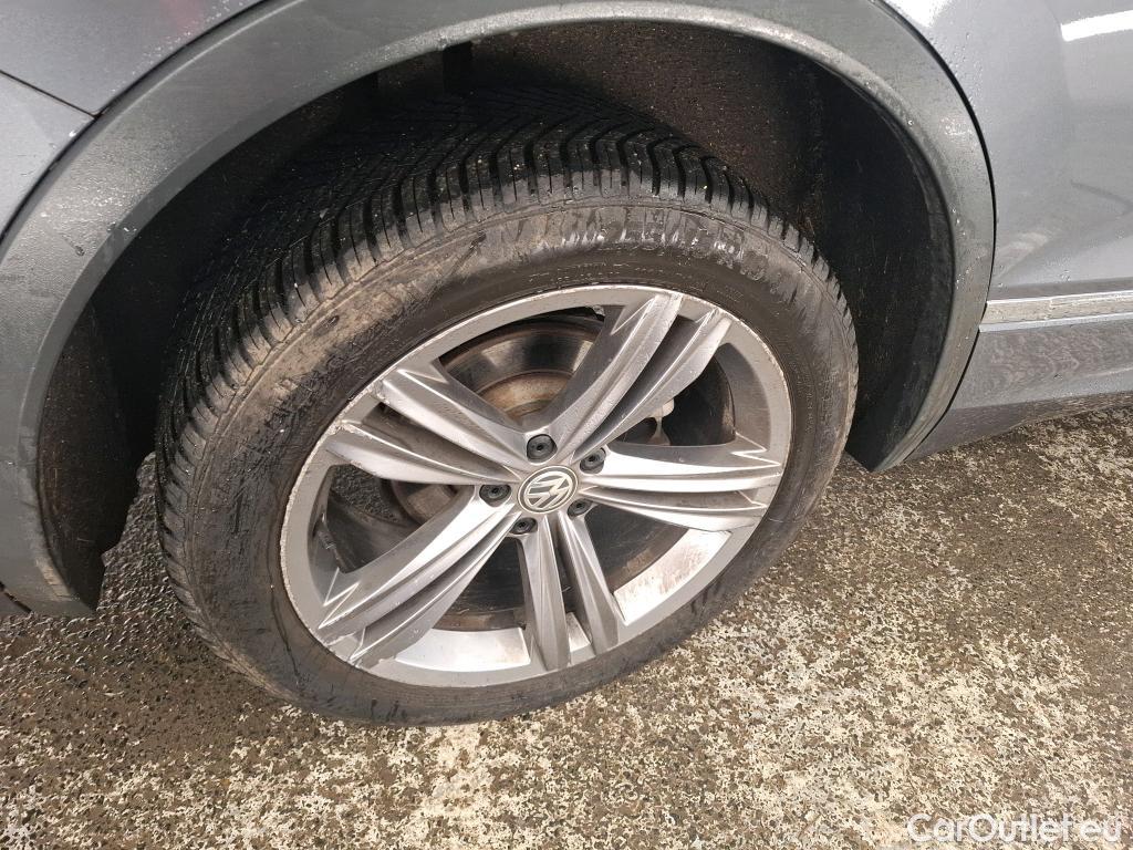  Volkswagen  Tiguan VOLKSWAGEN  Allspace / 2017 / 5P / SUV 2.0 TDI 150 DSG7 Carat #9