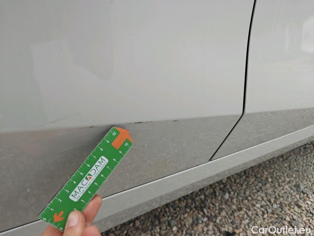  Bmw  Serie 1 BMW  / 2019 / 5P / berlina con portón 118i #21