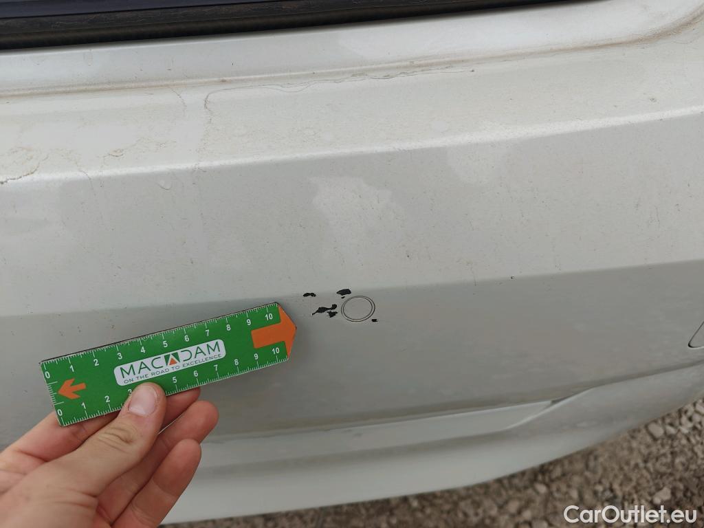  Bmw  Serie 1 BMW  / 2019 / 5P / berlina con portón 118i #17