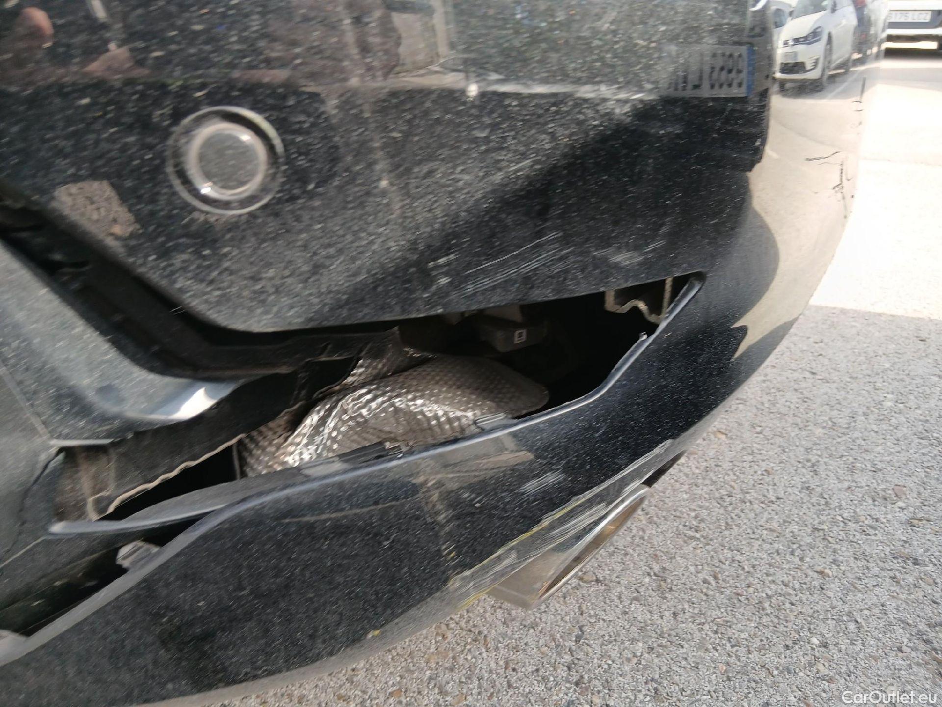  Bmw  Serie 3 BMW  / 2018 / 4P / sedán 318d Auto. #32