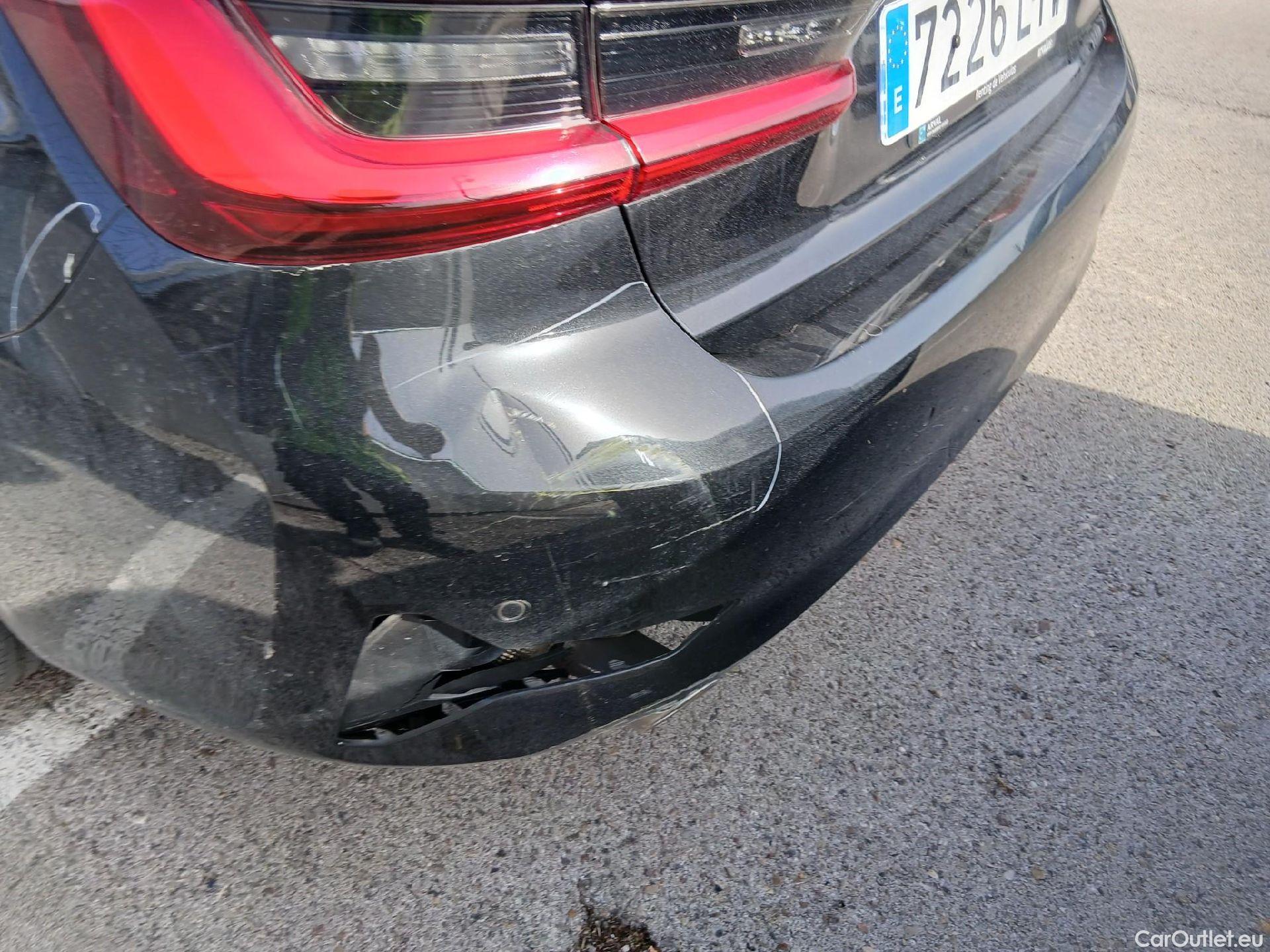  Bmw  Serie 3 BMW  / 2018 / 4P / sedán 318d Auto. #28