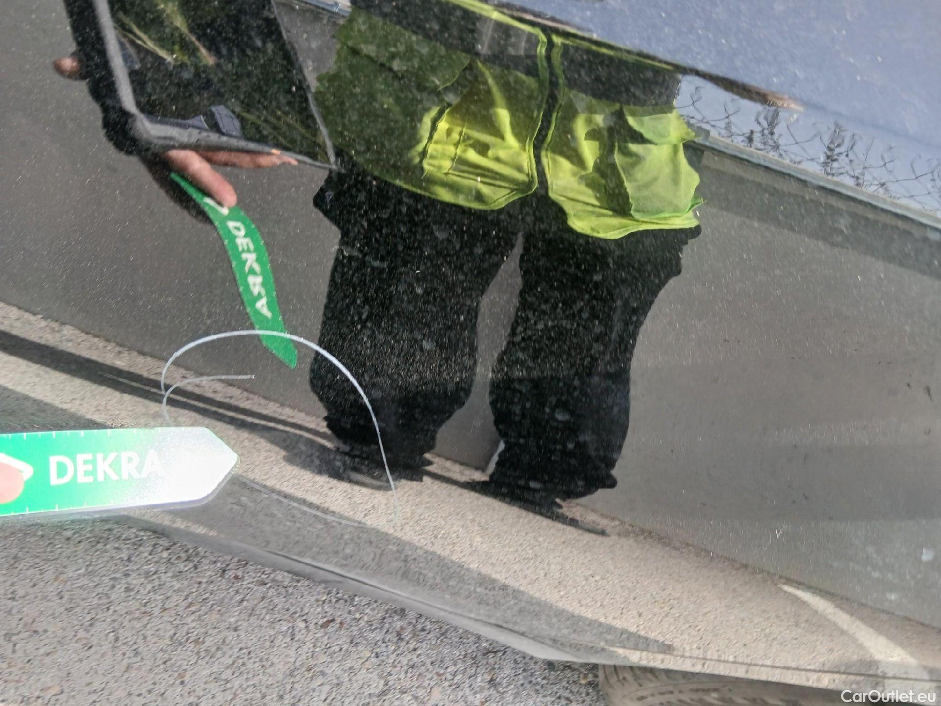  Bmw  Serie 3 BMW  / 2018 / 4P / sedán 318d Auto. #21