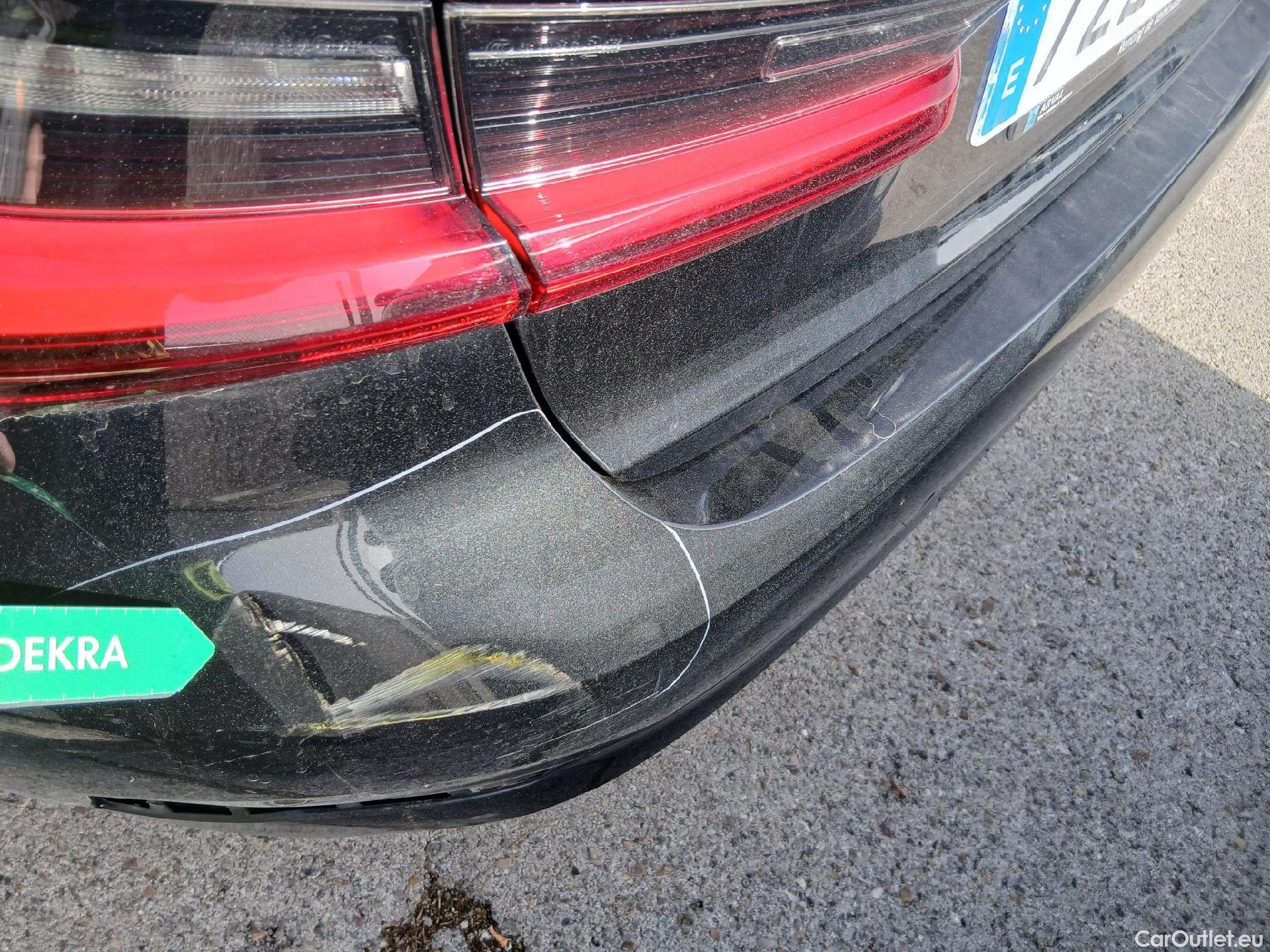  Bmw  Serie 3 BMW  / 2018 / 4P / sedán 318d Auto. #26