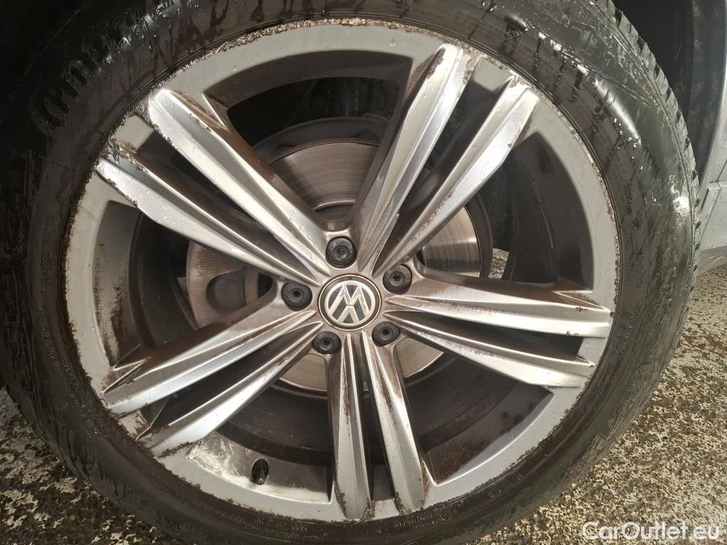  Volkswagen  Tiguan VOLKSWAGEN  Allspace / 2017 / 5P / SUV 2.0 TDI 150 DSG7 Carat #17