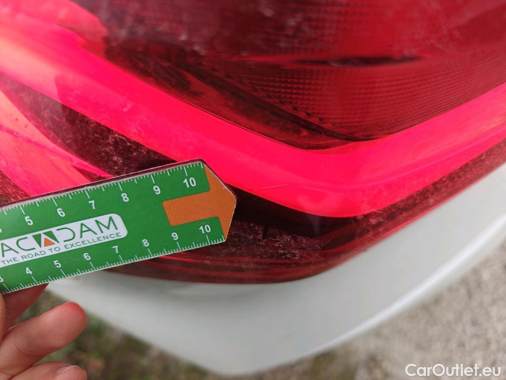  Bmw  Serie 1 BMW  / 2019 / 5P / berlina con portón 118i #3