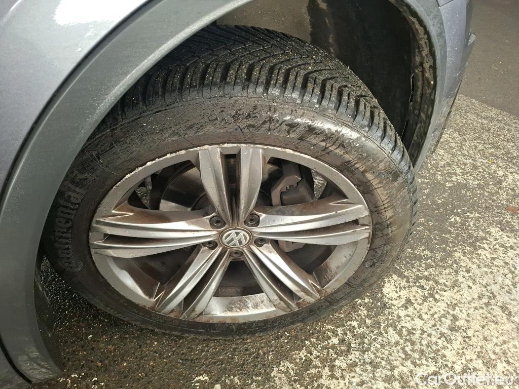  Volkswagen  Tiguan VOLKSWAGEN  Allspace / 2017 / 5P / SUV 2.0 TDI 150 DSG7 Carat #36