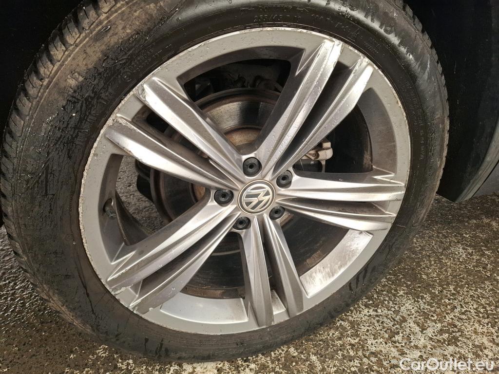  Volkswagen  Tiguan VOLKSWAGEN  Allspace / 2017 / 5P / SUV 2.0 TDI 150 DSG7 Carat #10