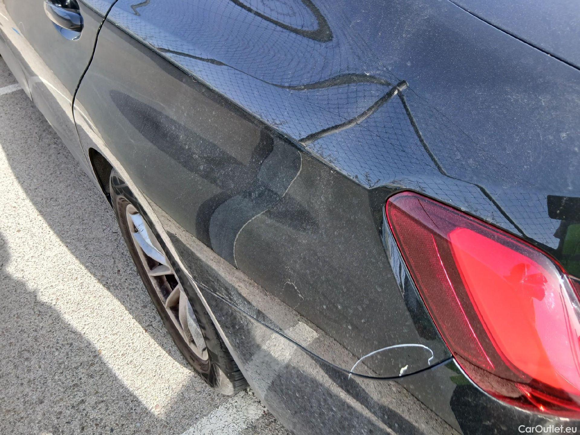  Bmw  Serie 3 BMW  / 2018 / 4P / sedán 318d Auto. #23