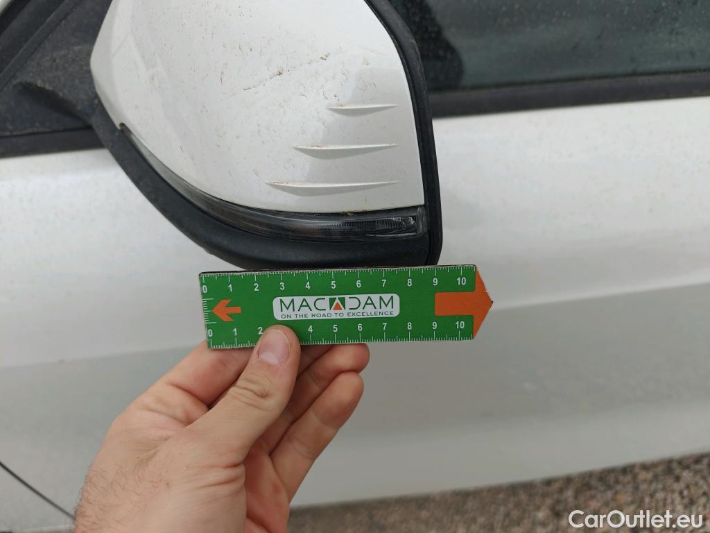  Bmw  Serie 1 BMW  / 2019 / 5P / berlina con portón 118i #33