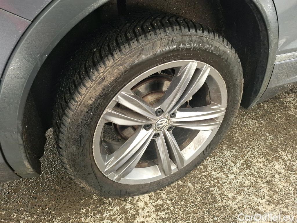  Volkswagen  Tiguan VOLKSWAGEN  Allspace / 2017 / 5P / SUV 2.0 TDI 150 DSG7 Carat #38