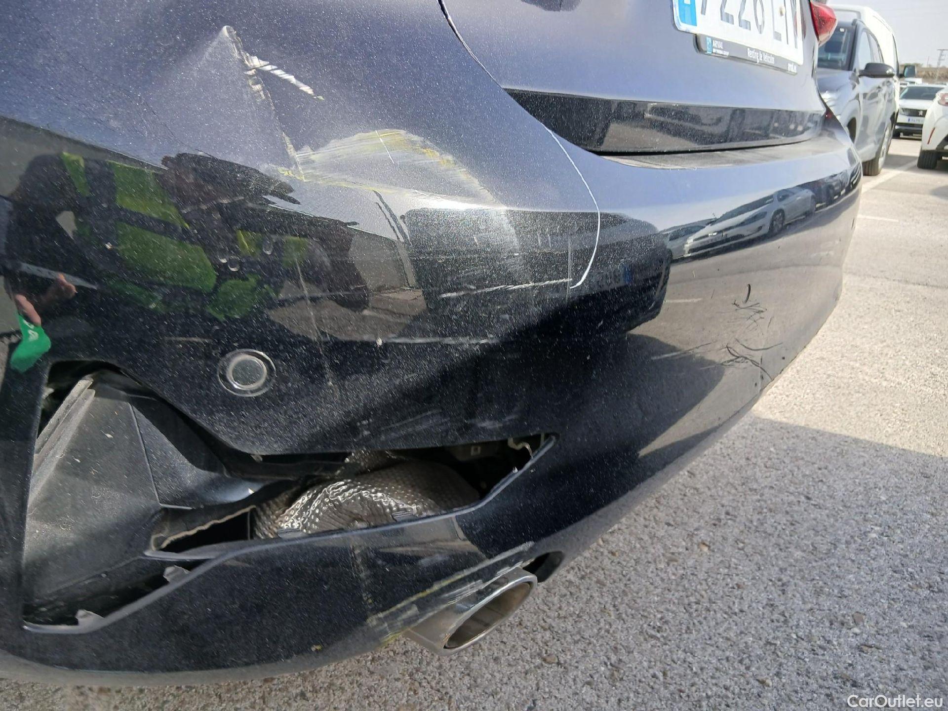  Bmw  Serie 3 BMW  / 2018 / 4P / sedán 318d Auto. #29