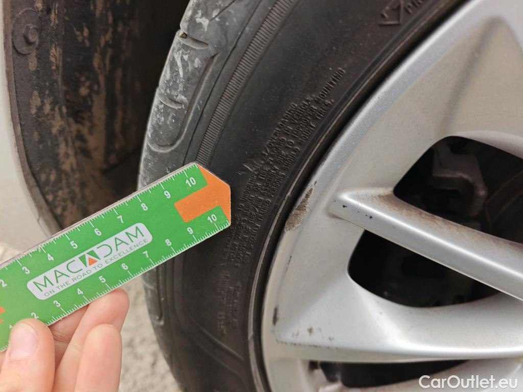  Bmw  Serie 1 BMW  / 2019 / 5P / berlina con portón 118i #28