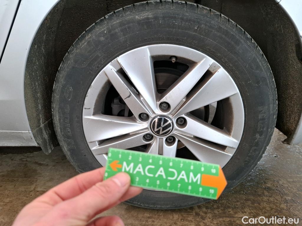  Volkswagen  Golf  VOLKSWAGEN / 2020 / 5P / Berline 2.0 TDI SCR 150 DSG7 Life Busi 1st #43