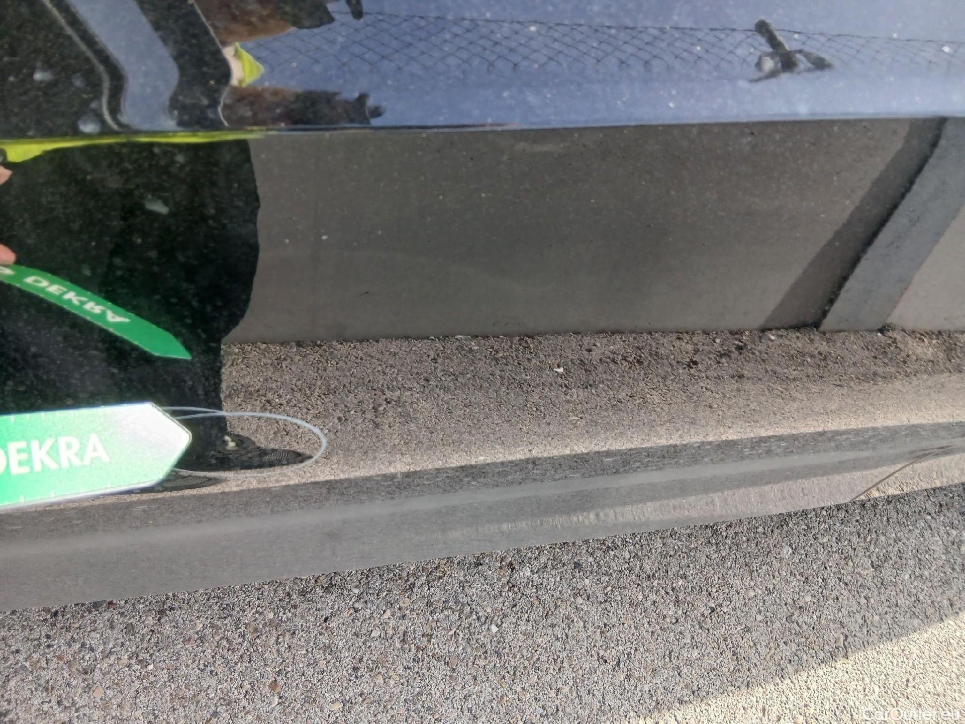  Bmw  Serie 3 BMW  / 2018 / 4P / sedán 318d Auto. #19