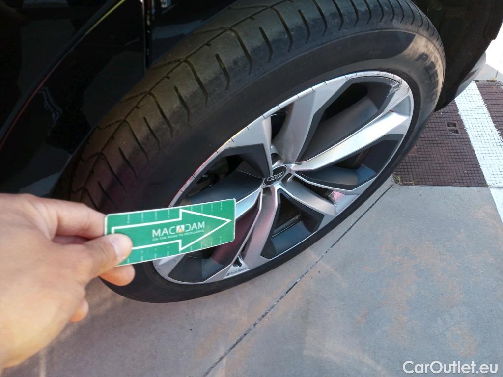  Audi  Q8 AUDI  / 2018 / 5P / todoterreno 50 TDI 210kW S Line Plus quattro tip #4