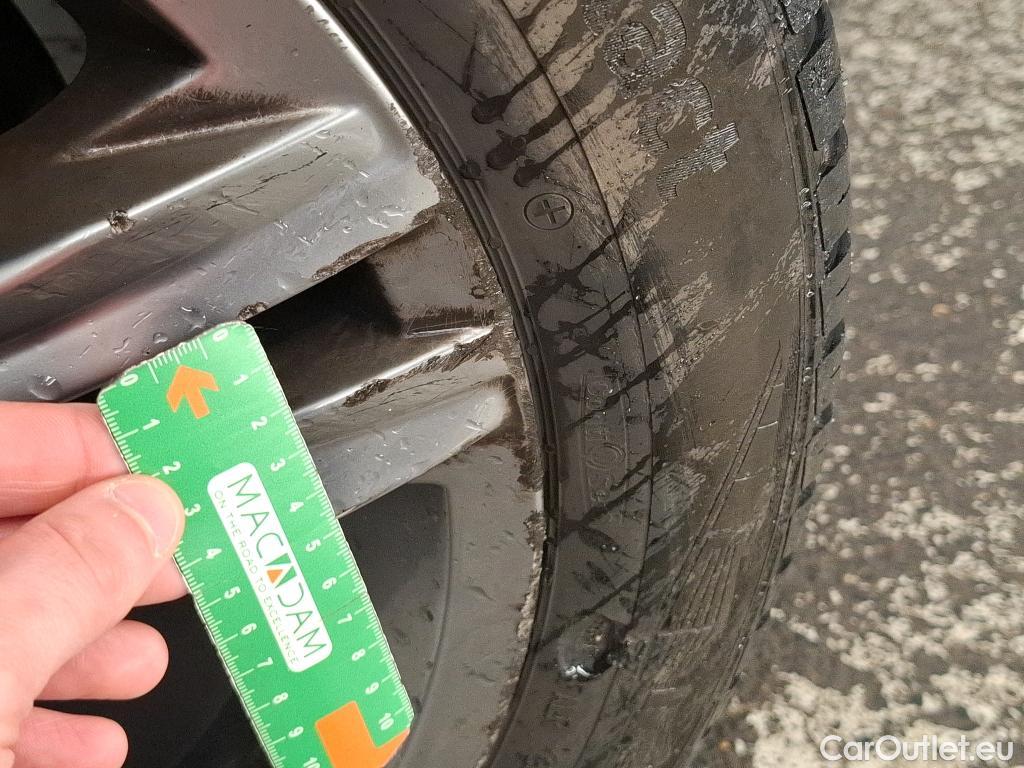  Volkswagen  Tiguan VOLKSWAGEN  Allspace / 2017 / 5P / SUV 2.0 TDI 150 DSG7 Carat #8