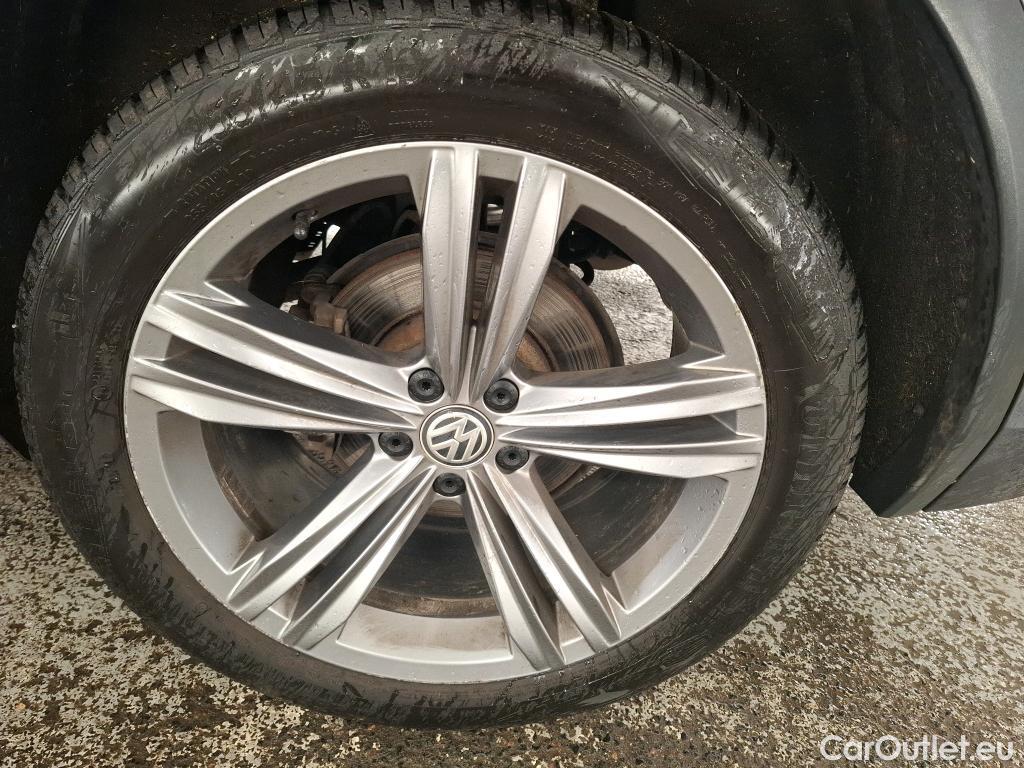  Volkswagen  Tiguan VOLKSWAGEN  Allspace / 2017 / 5P / SUV 2.0 TDI 150 DSG7 Carat #70