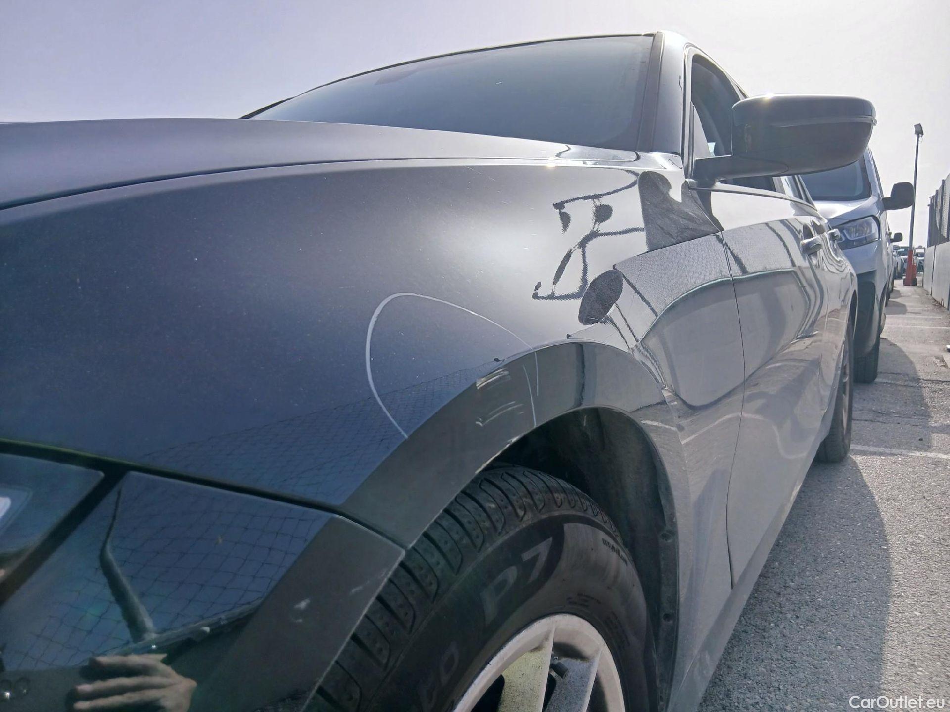  Bmw  Serie 3 BMW  / 2018 / 4P / sedán 318d Auto. #17