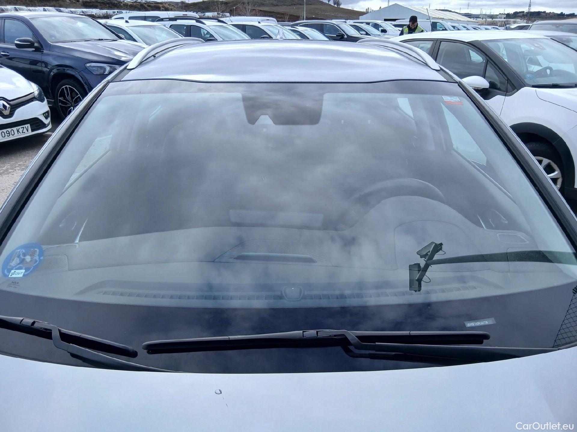  KIA  XCeed KIA  / 2022 / 5P / todoterreno 1.6 GDi PHEV 104kW (141CV) eDrive (AC) #6