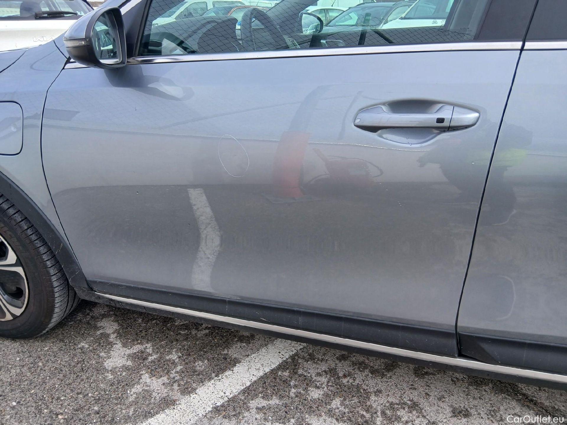  KIA  XCeed KIA  / 2022 / 5P / todoterreno 1.6 GDi PHEV 104kW (141CV) eDrive (AC) #11