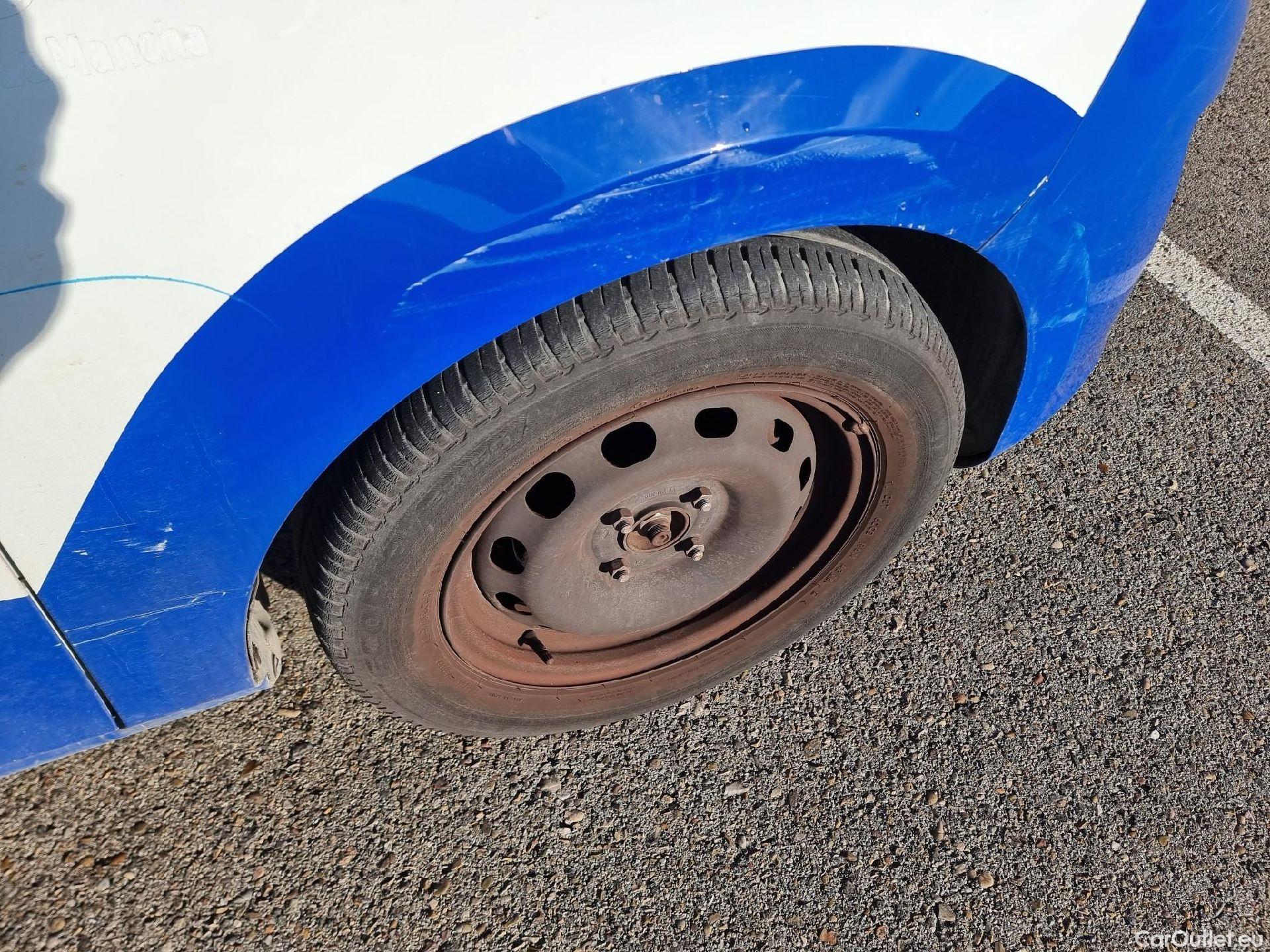  Ford  Fiesta FORD  / 2017 / 5P / berlina con portón 1.1 Ti-VCT 63kW Trend+ 5p #32