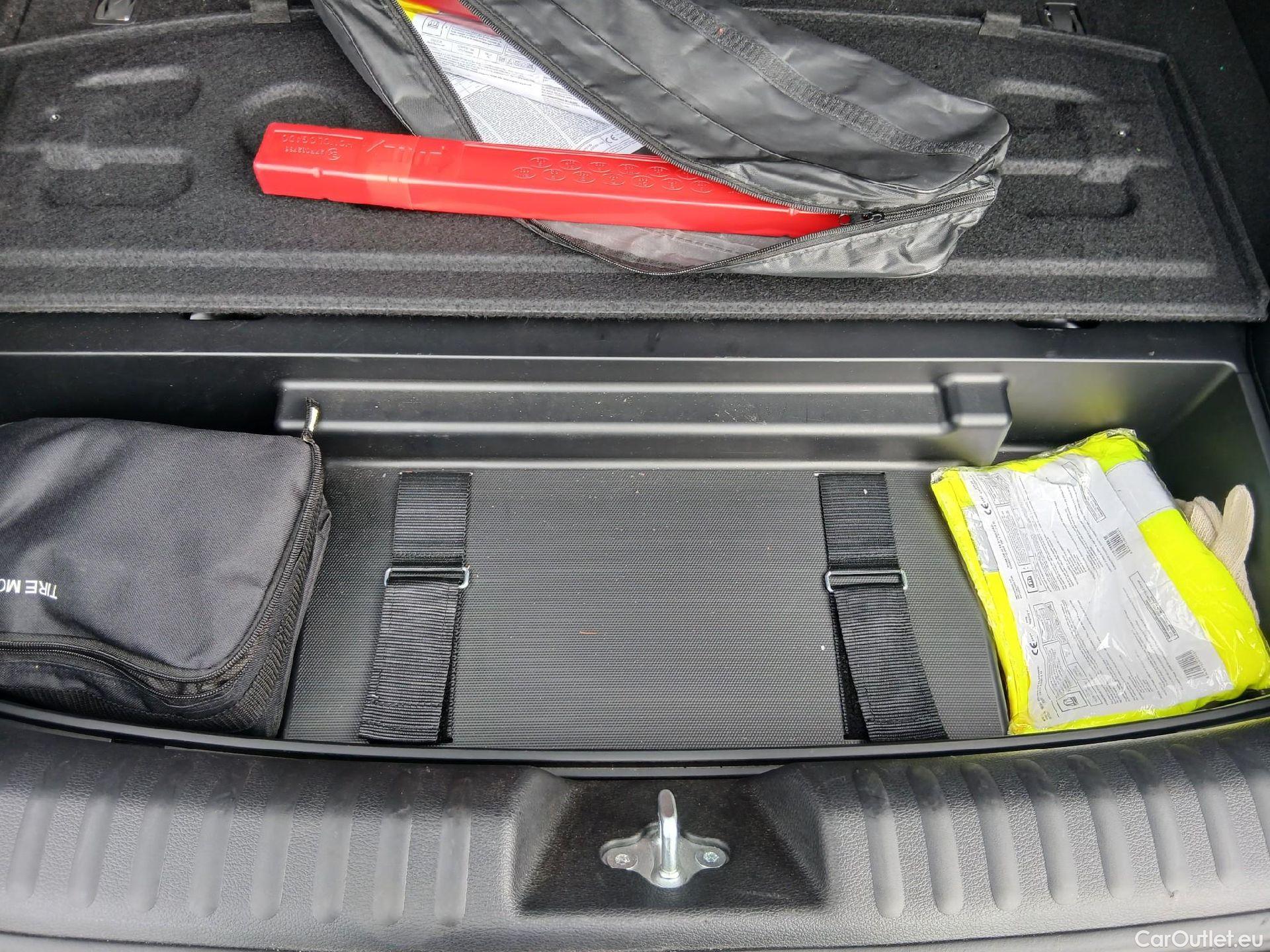  KIA  XCeed KIA  / 2022 / 5P / todoterreno 1.6 GDi PHEV 104kW (141CV) eDrive (AC) #5