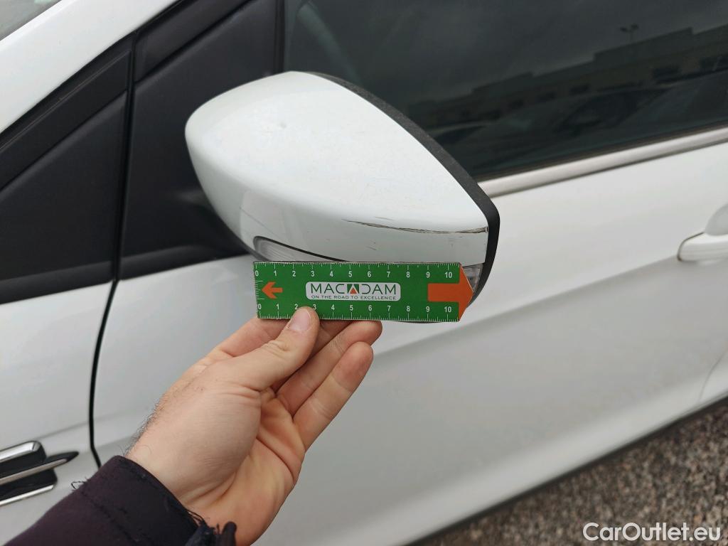  Ford  Kuga FORD  / 2016 / 5P / todoterreno 1.5 EcoBoost 88kW 4x2 Trend+ (CX) #46