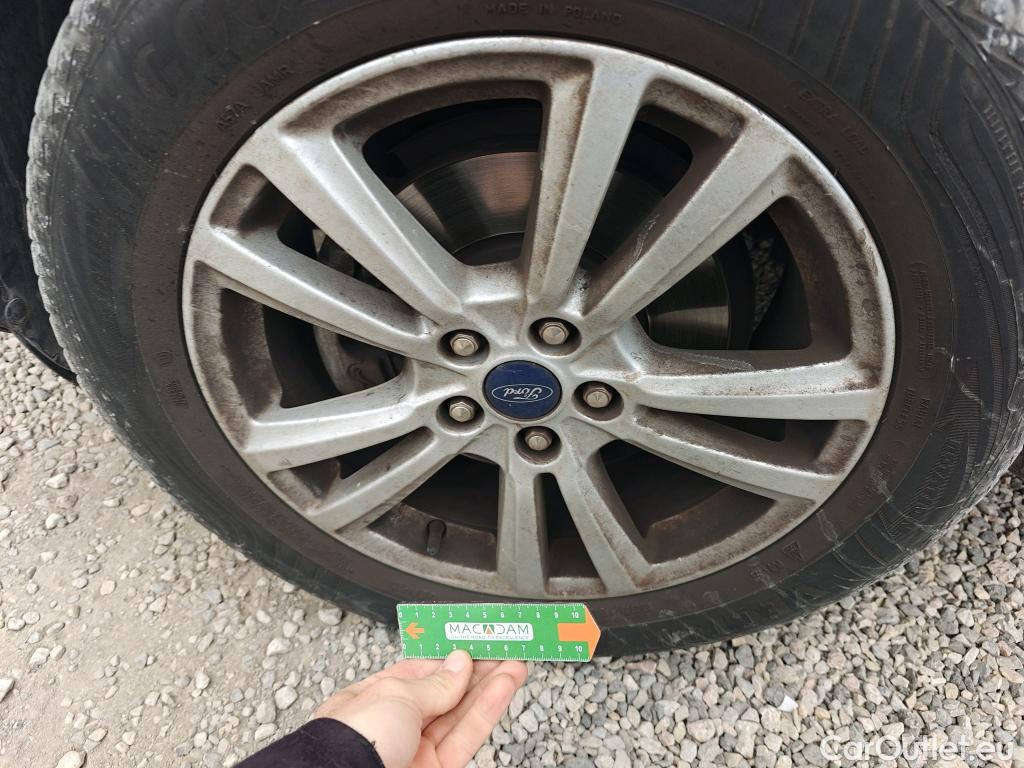  Ford  Kuga FORD  / 2016 / 5P / todoterreno 1.5 EcoBoost 88kW 4x2 Trend+ (CX) #48