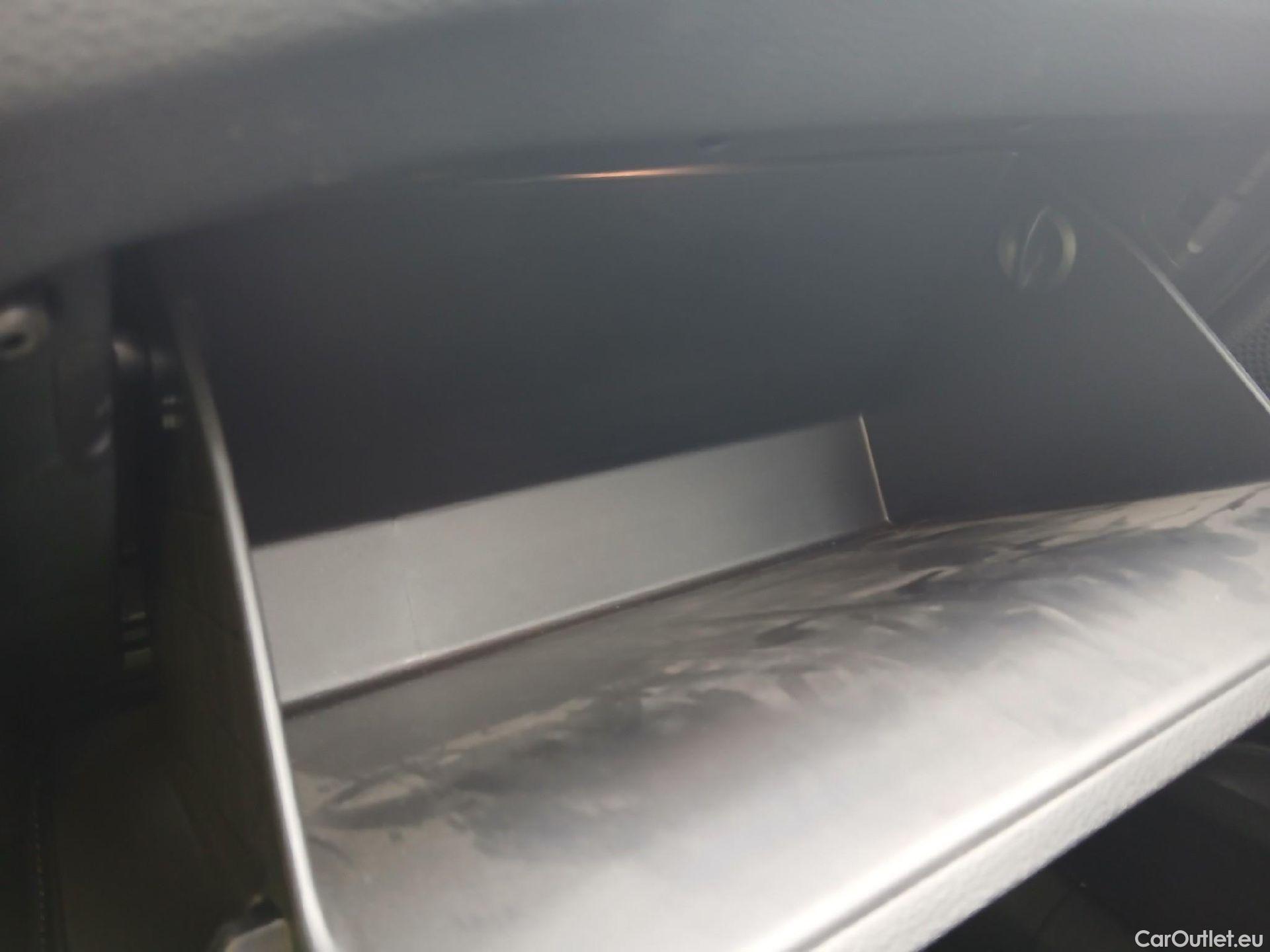  KIA  XCeed KIA  / 2022 / 5P / todoterreno 1.6 GDi PHEV 104kW (141CV) eDrive (AC) #3