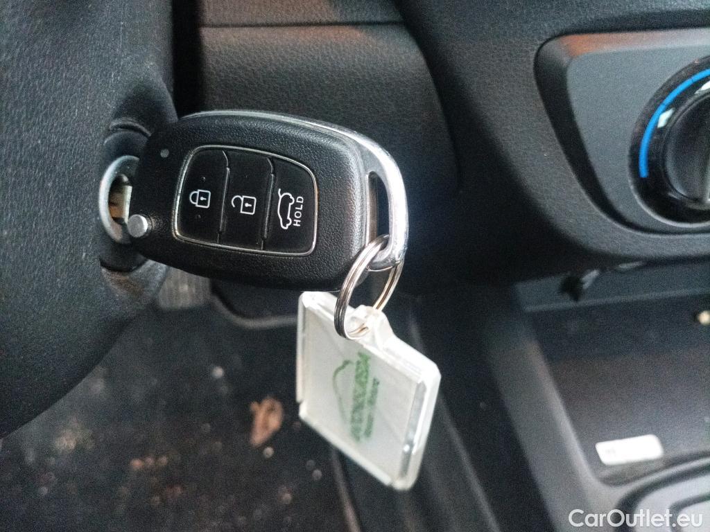  Hyundai  i10  / 2020 / 5P / berlina con portón 1.0 Essence #3