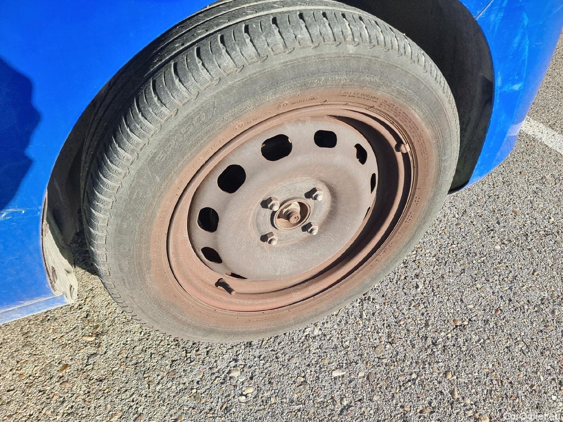  Ford  Fiesta FORD  / 2017 / 5P / berlina con portón 1.1 Ti-VCT 63kW Trend+ 5p #31