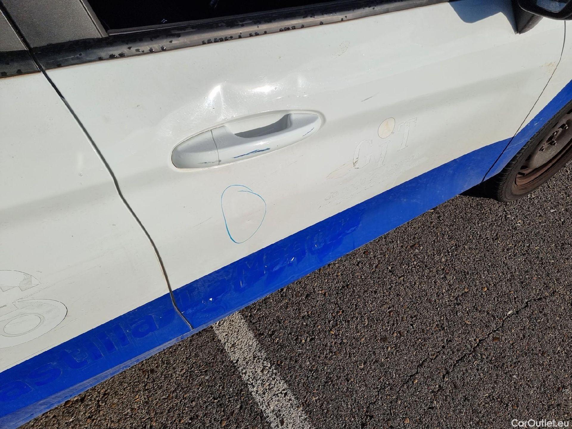  Ford  Fiesta FORD  / 2017 / 5P / berlina con portón 1.1 Ti-VCT 63kW Trend+ 5p #22