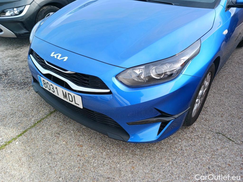  KIA  Cee'd KIA Ceed / 2021 / 5P / berlina con portón 1.0 T-GDi 74kW (100CV) Drive #3