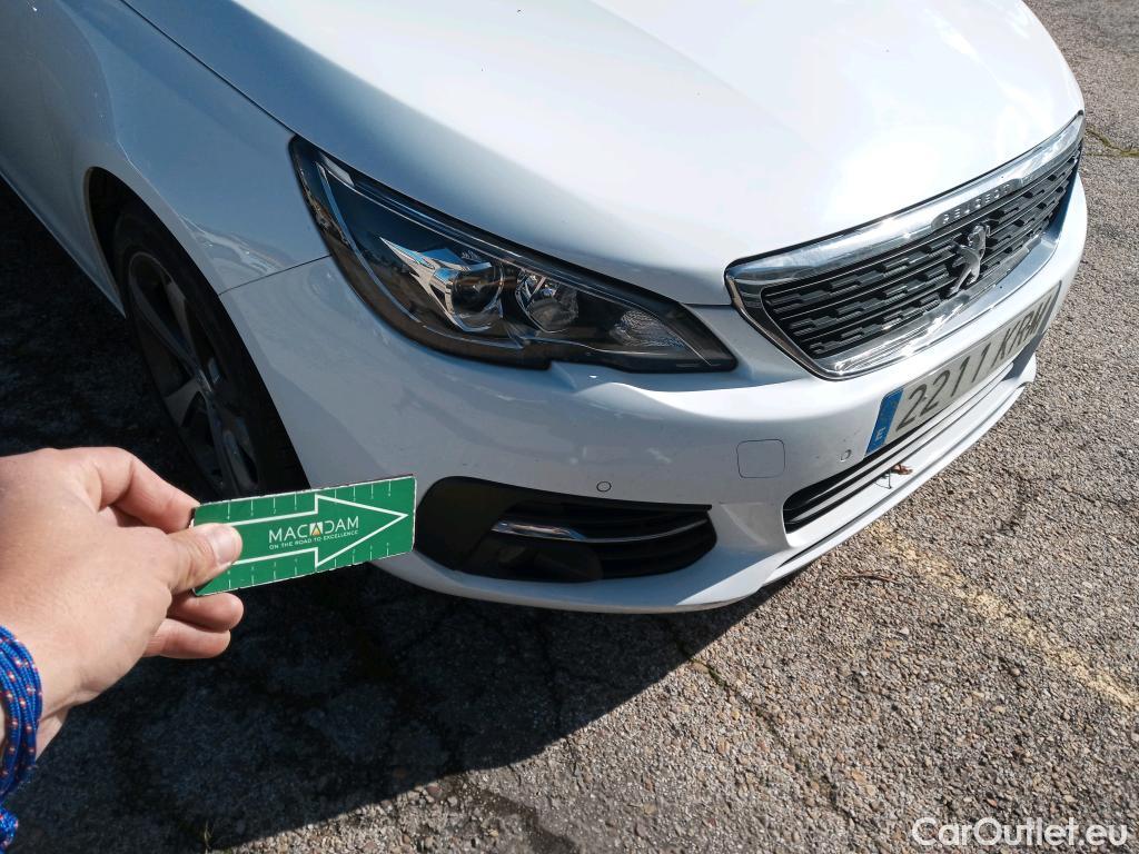  Peugeot  308 PEUGEOT  / 2017 / 5P / berlina con portón 5p Allure 1.2 PureTech 81KW (110CV) S&S #14